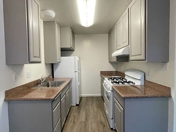 4th image of 400 Stannage Ave APT B