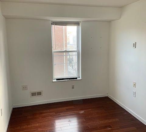 3rd image of 918 S 22nd St APT 3