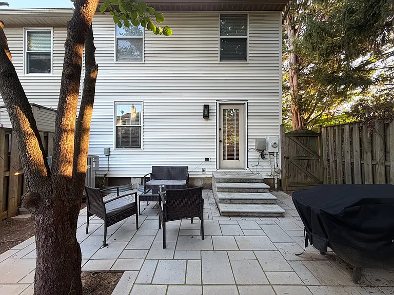 527 White Surf Dr — Photo 2