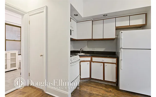 Sold by Douglas Elliman | media 28