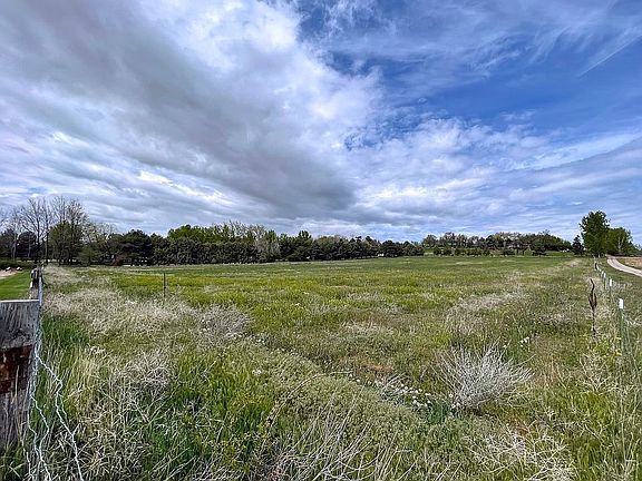 standing at the SE corner