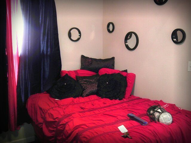 Double Bed w/Mattess