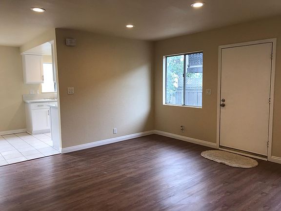 4th image of 49 S Craig Ave APT 4