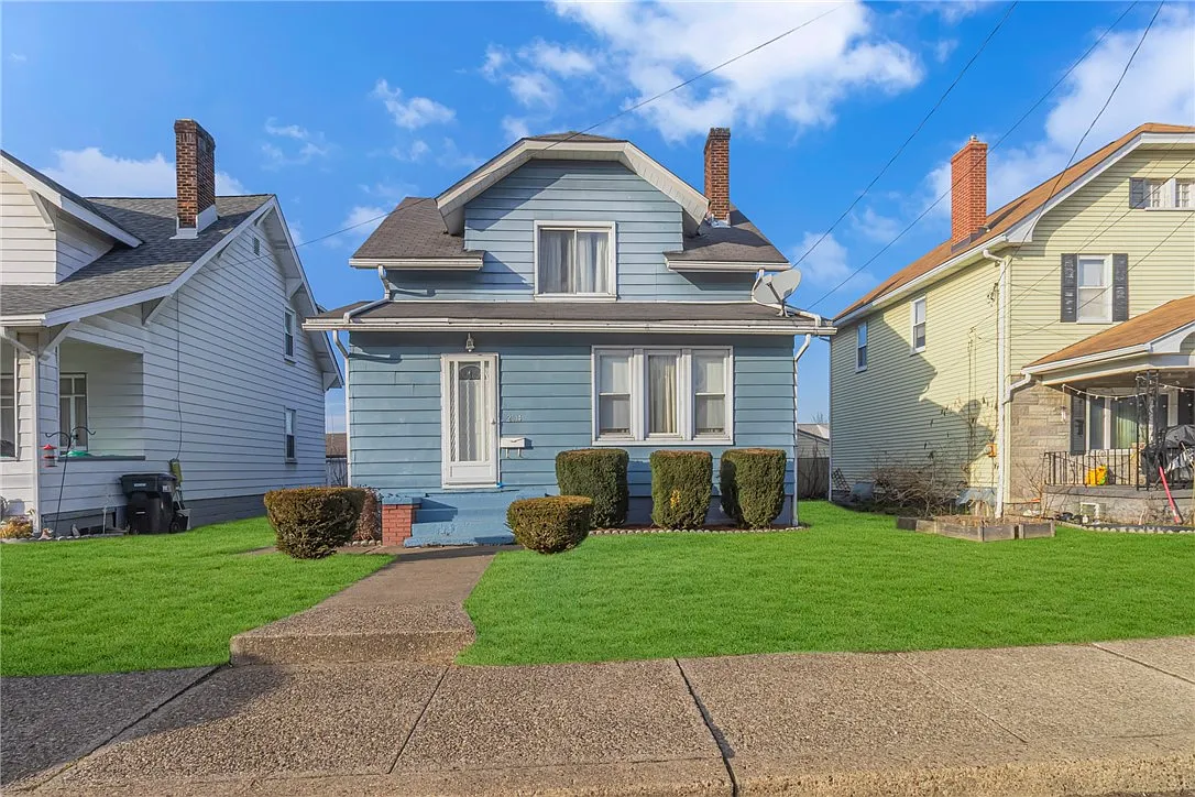 2014 McLean St photo 1