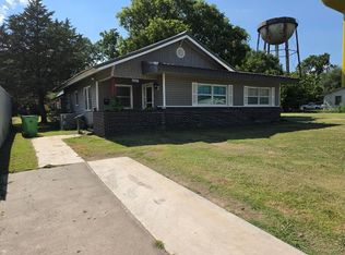 207 S 8th St, Okemah, OK 74859