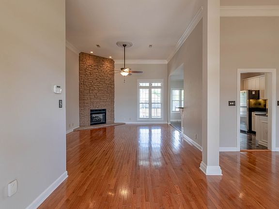 4th image of 2871 Chatfield Dr