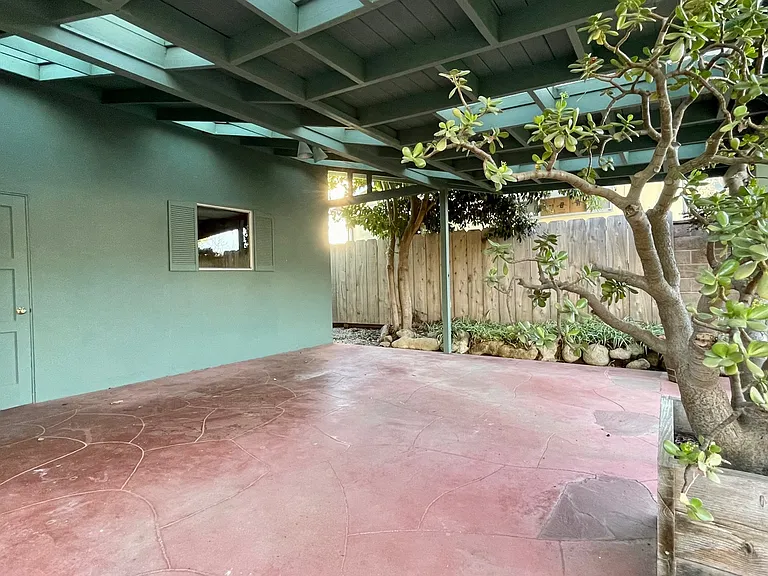 276 Daly Ave — Photo 18