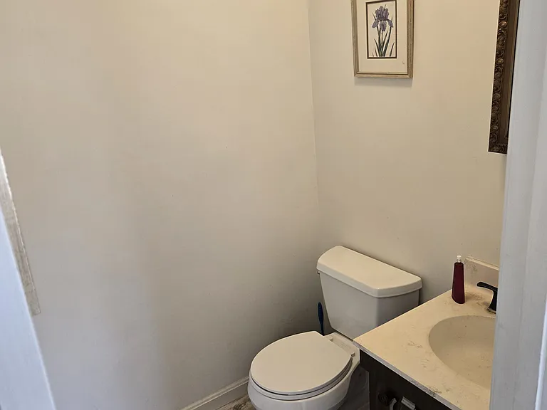 4529 King Edward Ct — Photo 4