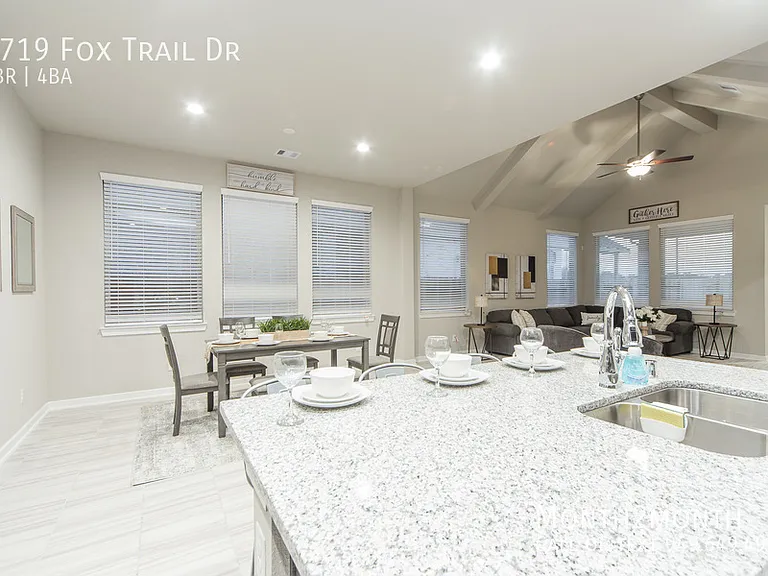8719 Fox Trail Dr — Photo 15