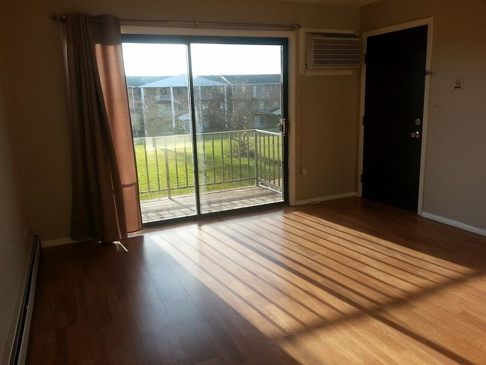 2nd image of 3412 Salem Walk APT B2