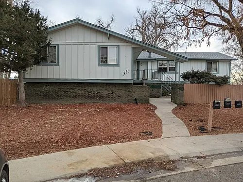 Spacious 3 Bedroom 1 Bath Unit for Rent at Aurora , CO — Photo 2
