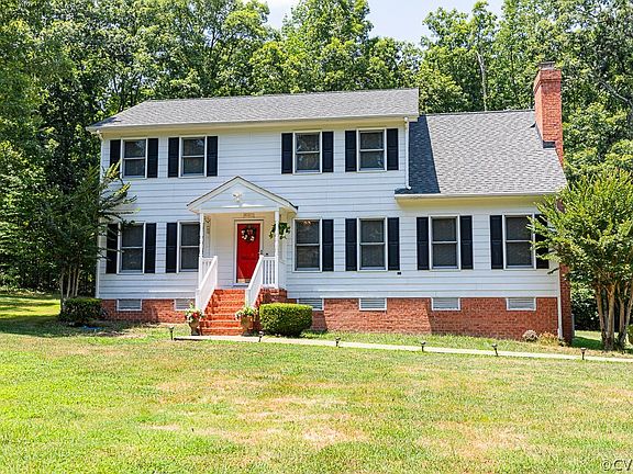 3rd image of 325 Antler Pond Dr