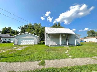 212 S 5th St SW, Clay City, IL 62824