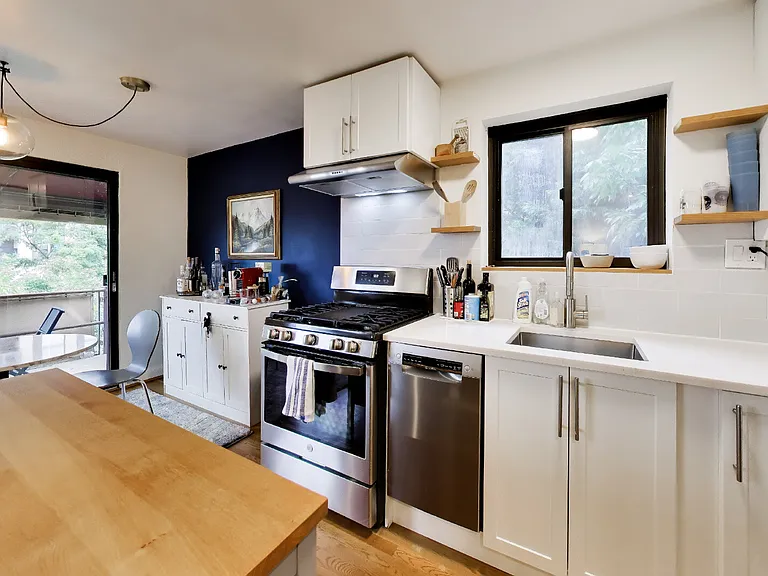 1563 N Colonial Ter #401 — Photo 8