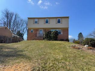 8612 E Barkhurst Dr, Pittsburgh, PA 15237