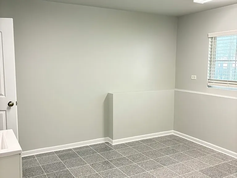 429 Grosvenor Ln — Photo 12
