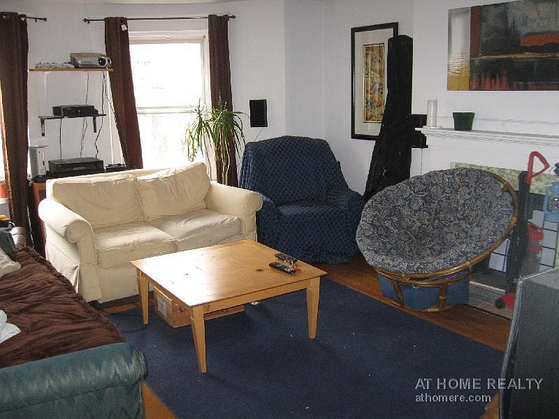 2nd image of 671 Washington St #2