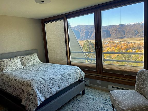 Bedroom - Upper Level