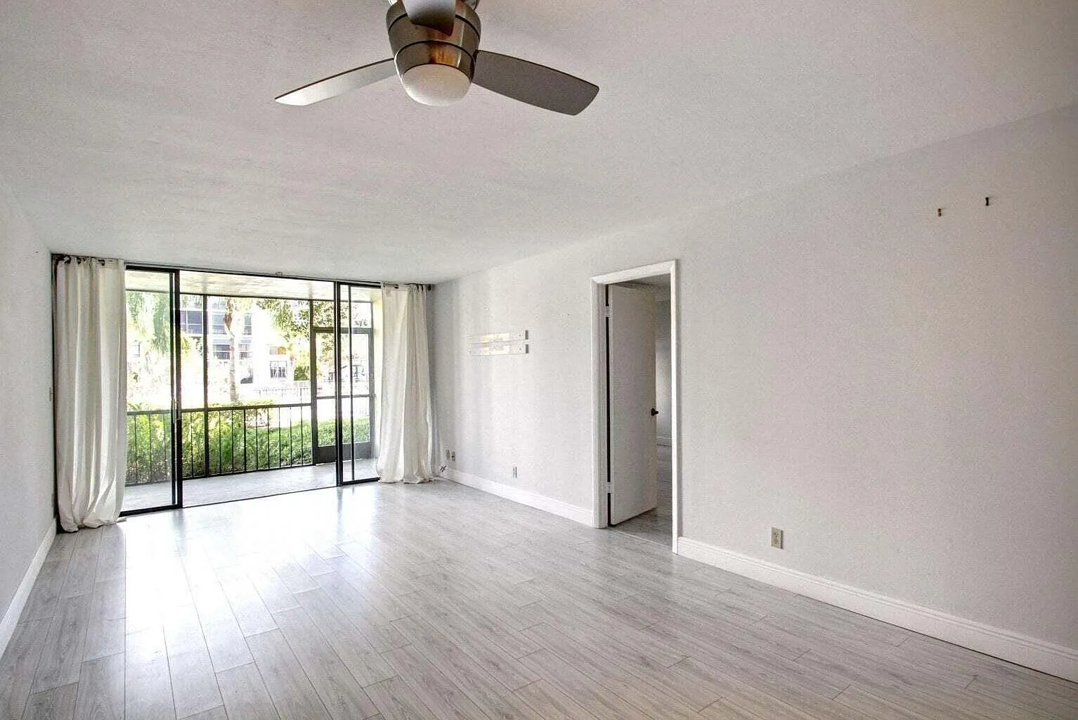 2 bed, 2.0 bath, 1095 sqft, $2,600 — Photo 2
