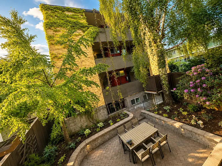 Barrett Square Apartments: Your Ideal Urban Home — Photo 22