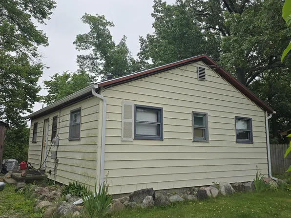 23703 River Run Rd, Mendon, MI 49072