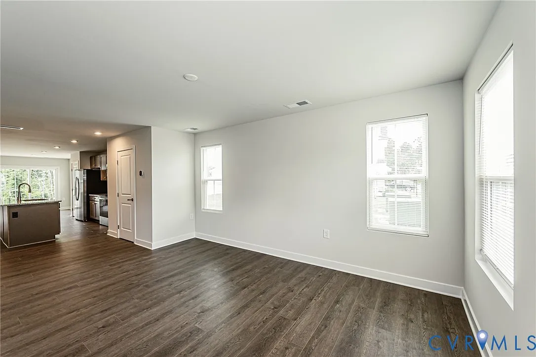 3 bed, 2.5 bath, 1670 sqft, $2,500 — Photo 3