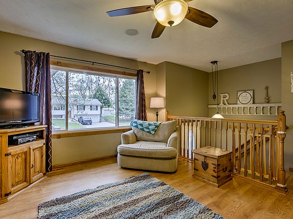 4th image of 7216 Pine Dr