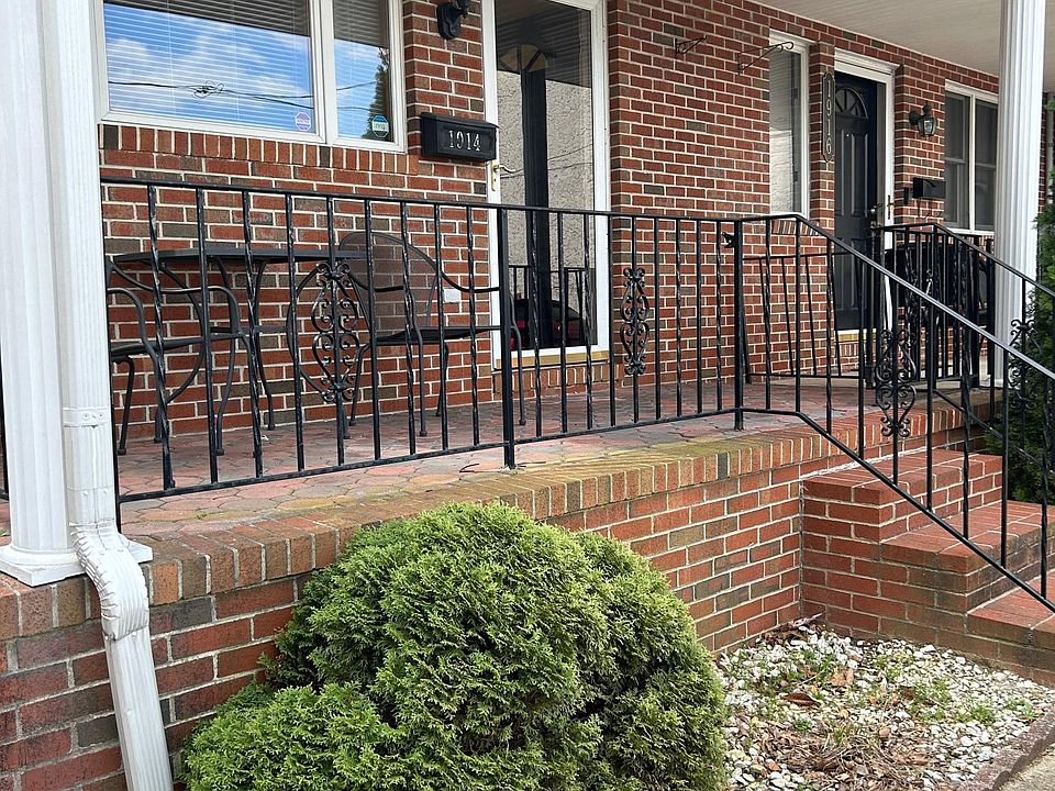 Porch with seating