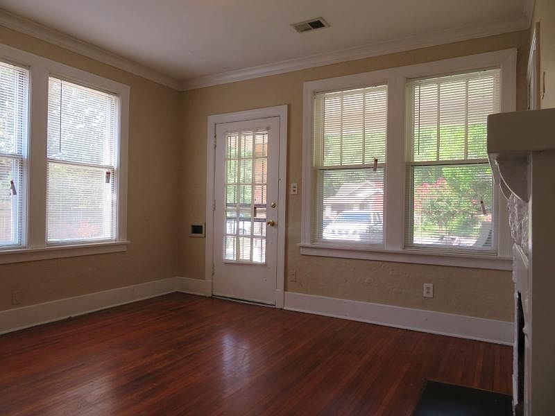 2nd image of 744 Maury St