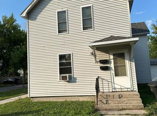 422 N 4th St, Grand Forks, ND 58203