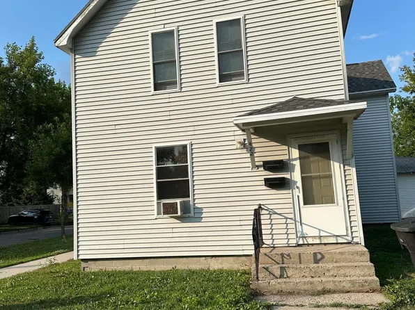 422 N 4th St, Grand Forks, ND 58203