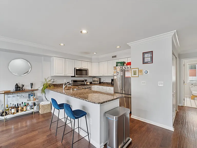 212-24 S 24th St #2416B — Photo 4