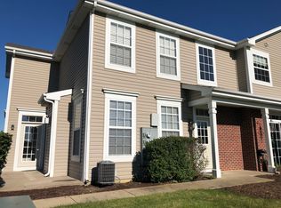 212 Belle Vue Ct #B, Sugar Grove, IL 60554