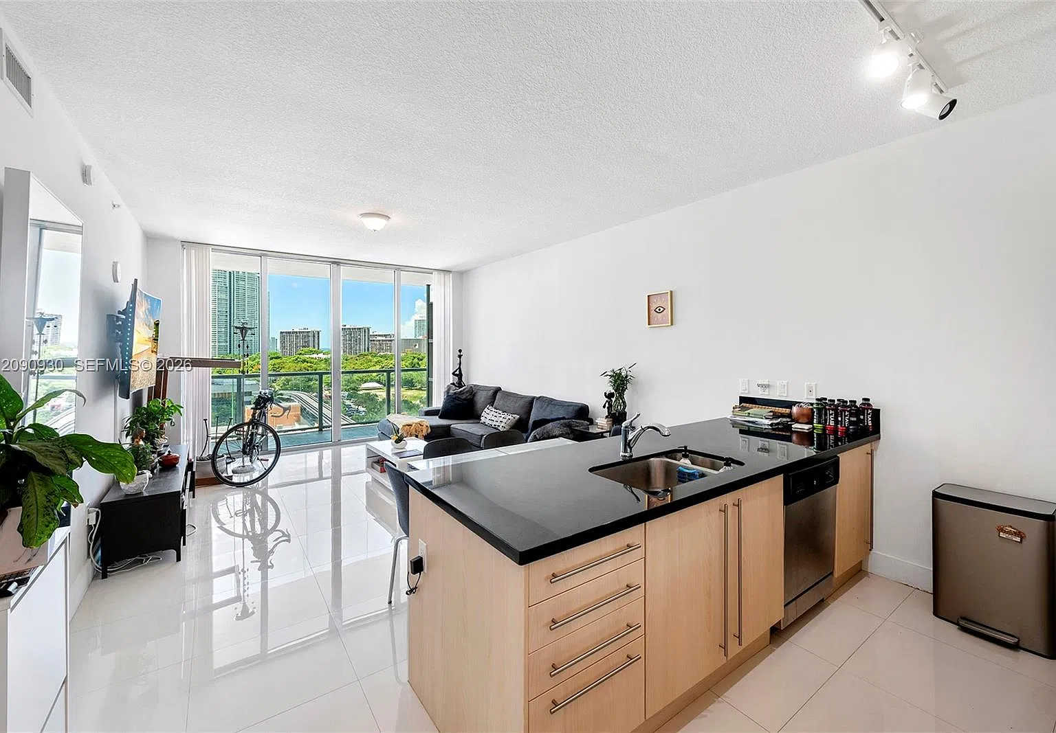 The Axis On Brickell Cond — Photo 2