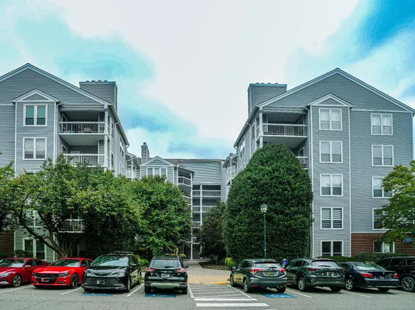 3176 Summit Square Dr #4-C5, Oakton, VA 22124