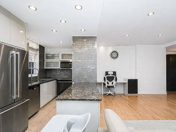 5th image of 75 Oceana Dr E APT 1H