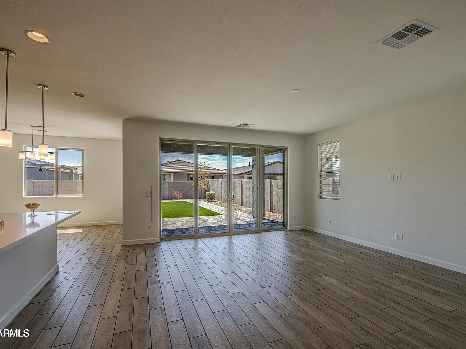 5 bed, 4.5 bath, 3063 sqft, $3,995 — Photo 4