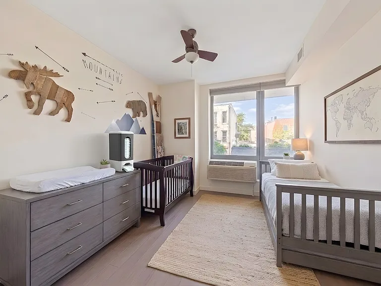 549 Borden Ave #2B — Photo 9