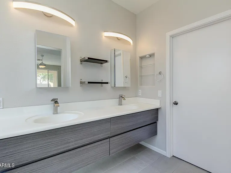 155 E Liberty Ln — Photo 19