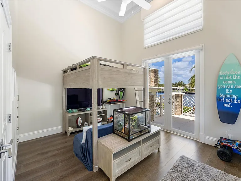 2307 N Riverside Dr — Photo 47