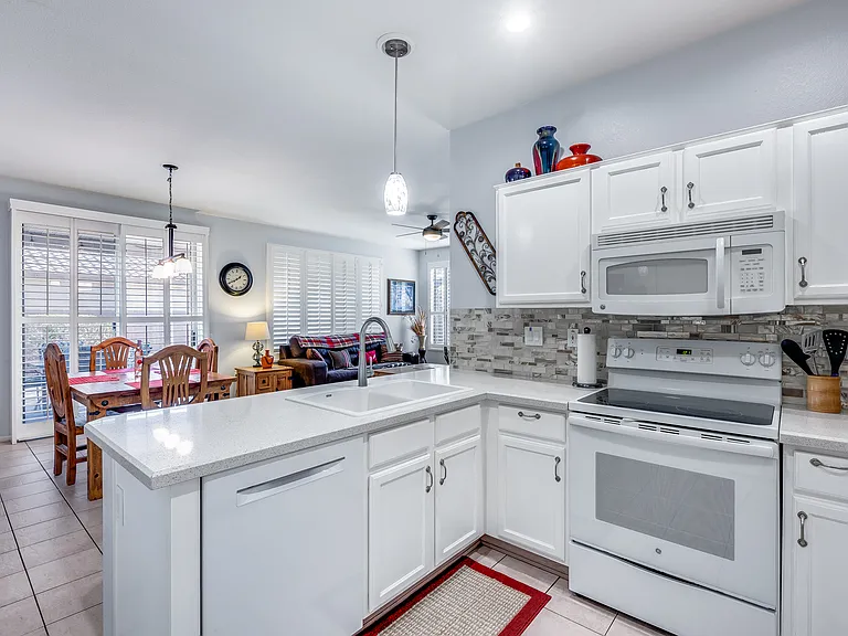 15511 W Coral Pointe Dr — Photo 11