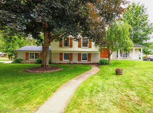 19501 Wilshire Blvd, Beverly Hills, MI 48025