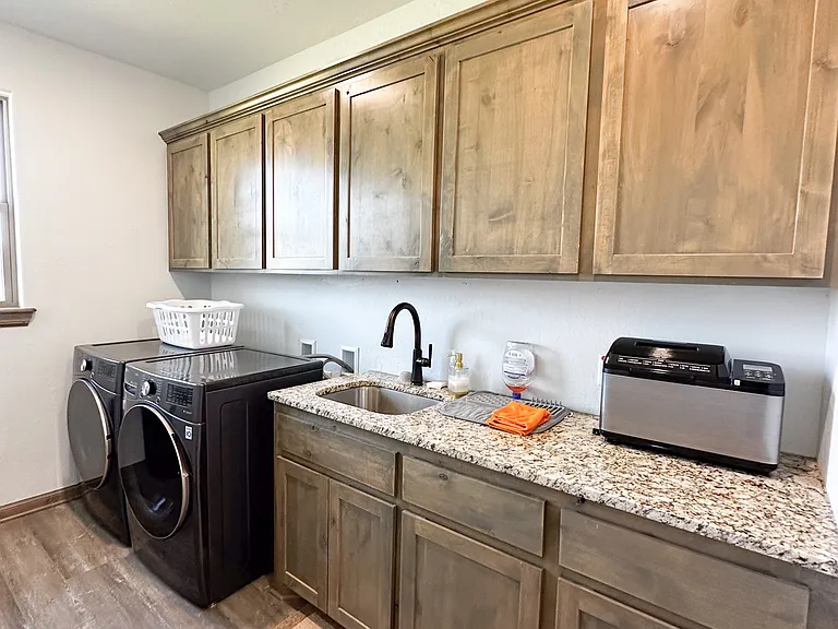 1035 Greenview Dr — Photo 26