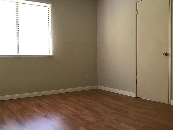 3rd image of 22411 Del Valle St APT 11