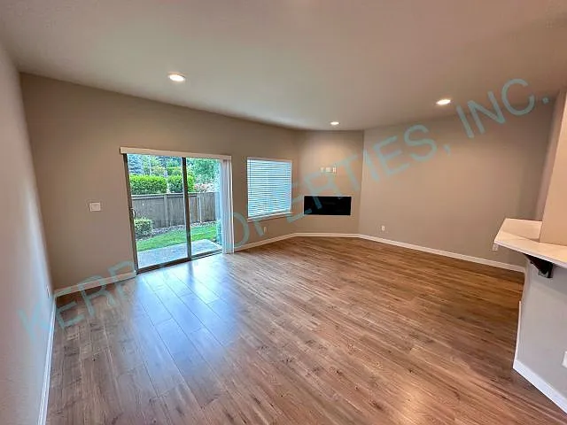 Charming 3-Bedroom Retreat with 2.5 Full Baths in Damascus, OR 1,513 Sq Ft of Comfort Awaits! — Photo 2