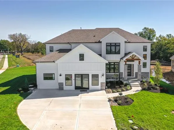 345 NW Ambersham Dr, Lees Summit, MO 64081