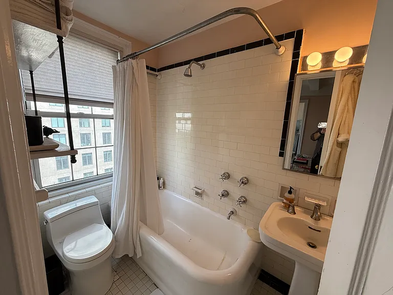 31 E 12th St #7B — Photo 8