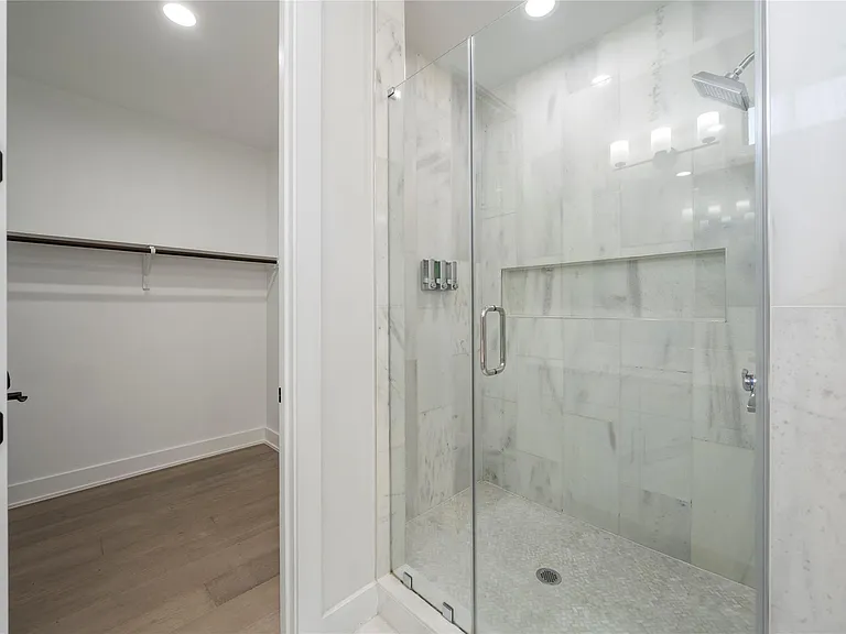 1306 E 3rd St #1 — Photo 33