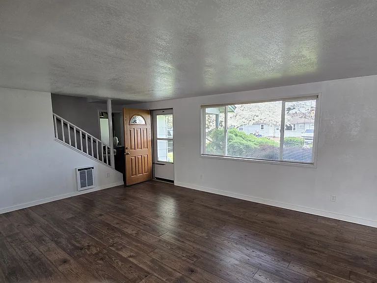 601 Marjo St — Photo 15