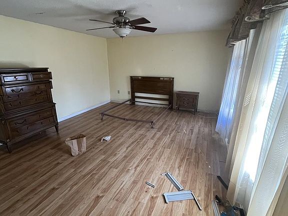 4th image of 3015 24th St NE